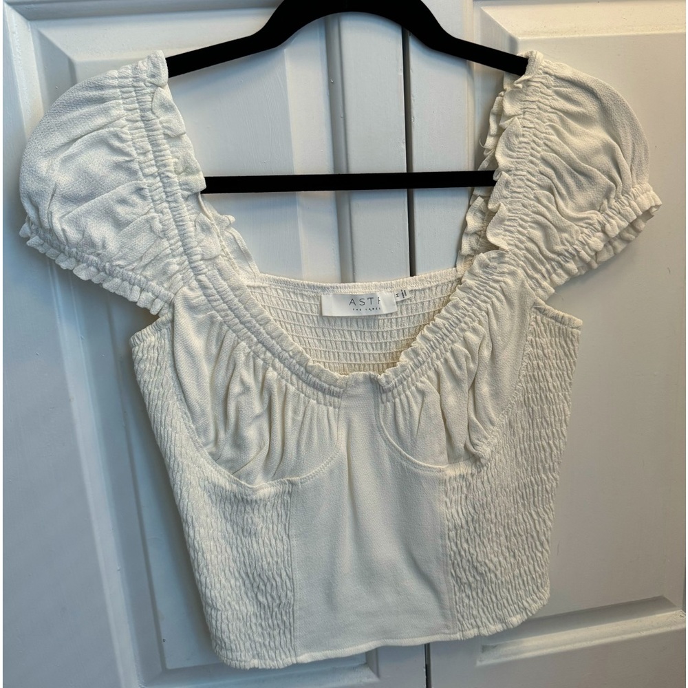 ASTR the label white top puff sleeve smocking
